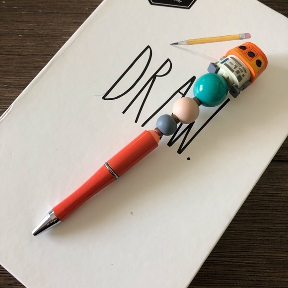 Disney Doorables: Star Wars: Chopper (C1-10P) handmade beaded pen - Picture 2 of 3